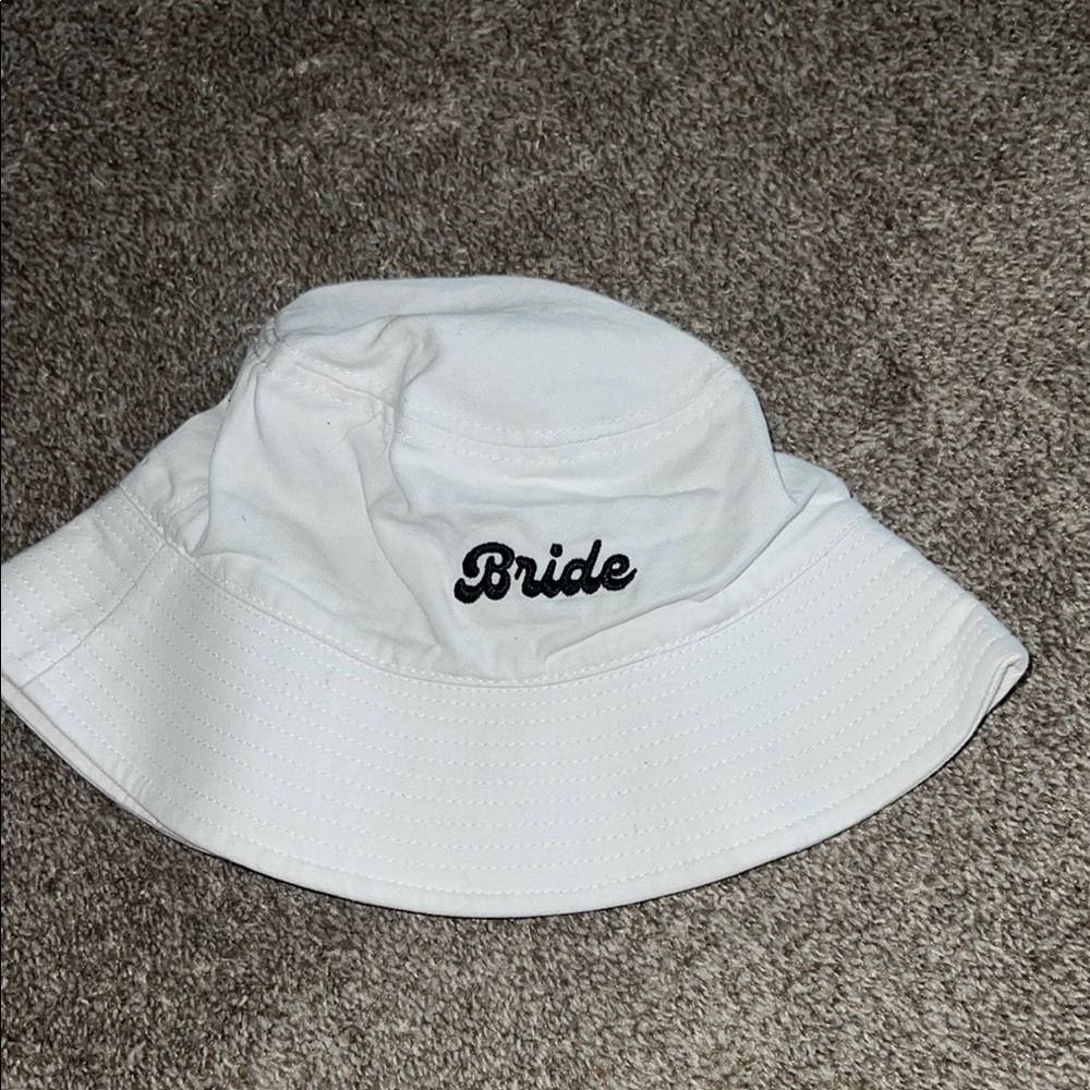 Bride bucket hat
